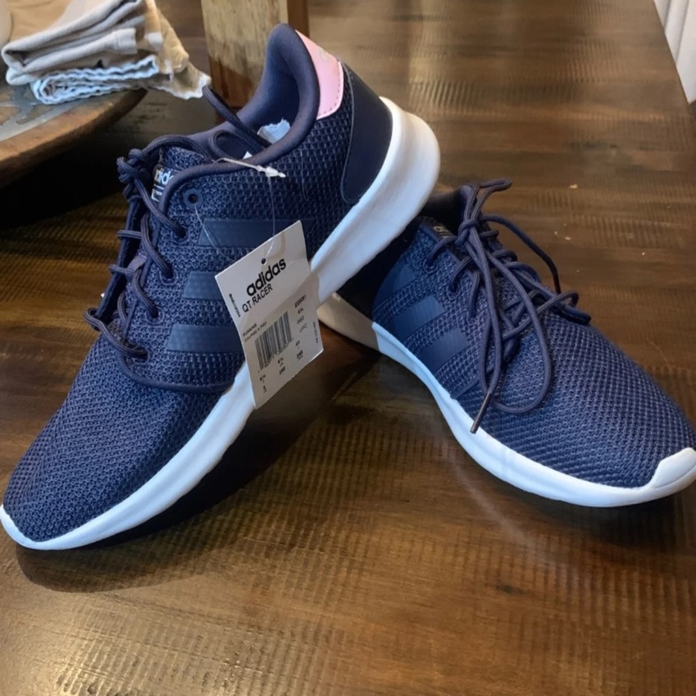 Adidas Cloudfoam tennis shoes with tags!! NEW